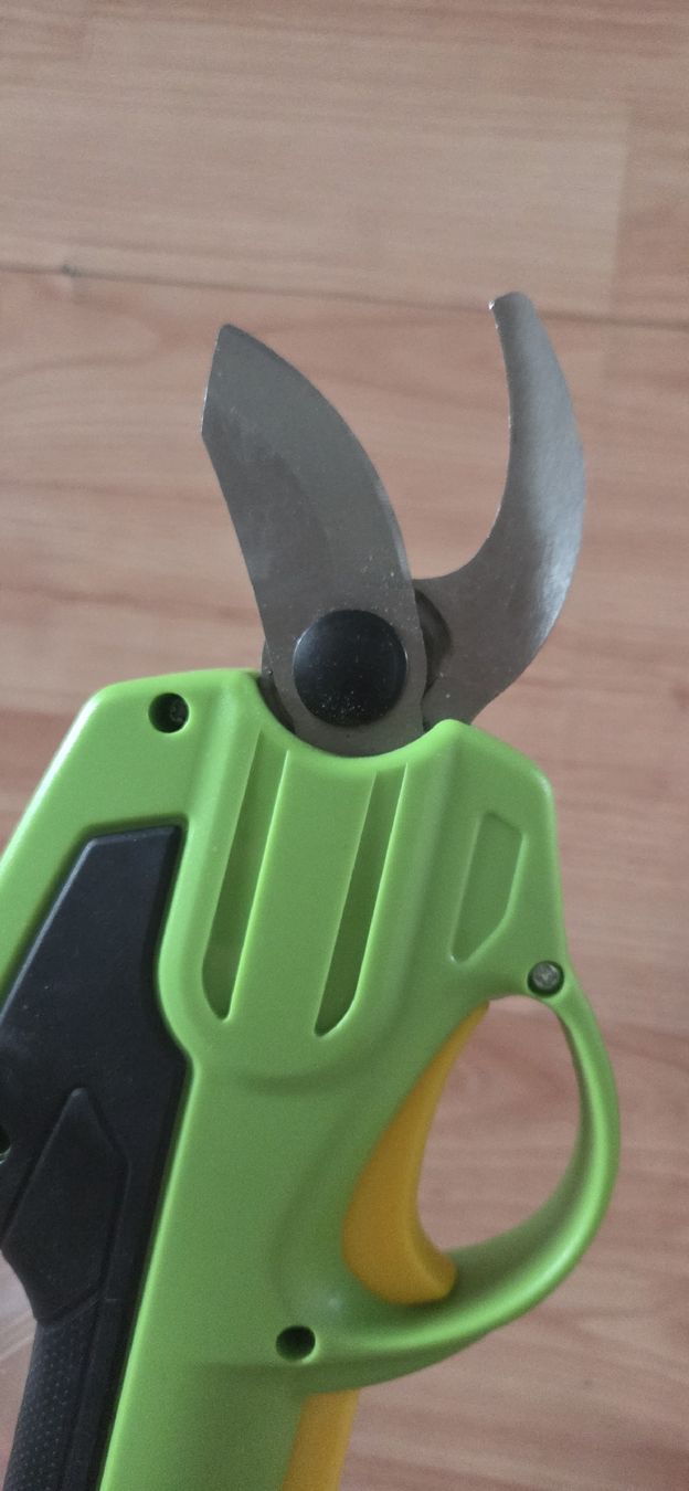 Tutti gli attrezzi: Akku-Gartenschere TEDURA 7.2V – Usato da Huttwil venduto da ser_gn9l 3