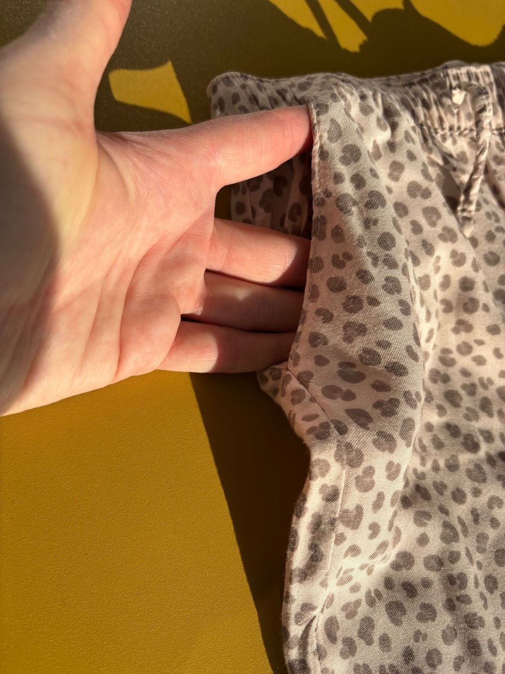 H&M Hosen: H&M leichte Stoffhose Gr. 104 – Gebraucht aus Zürich von missmodernage 3