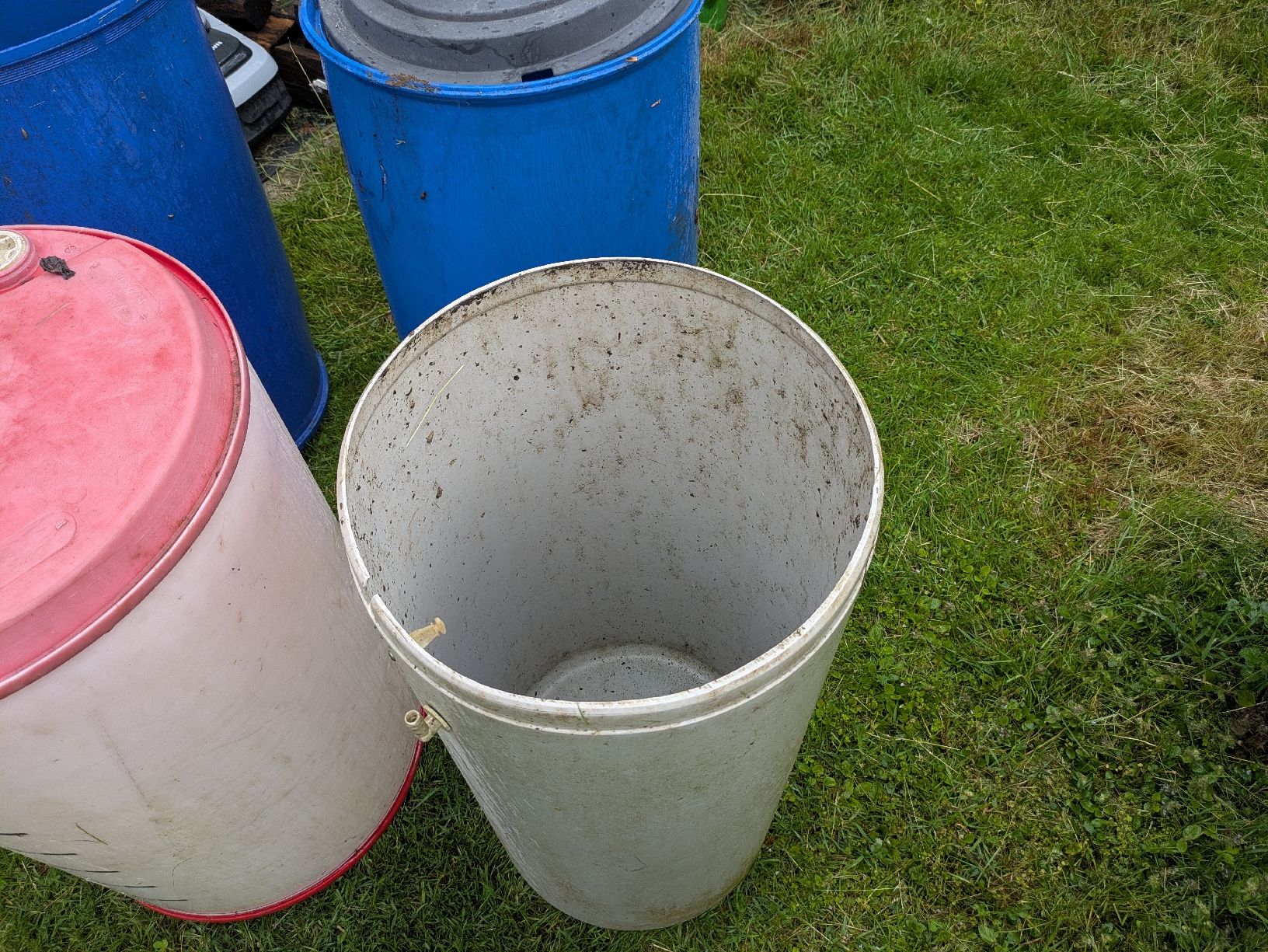 Zubehör: Fünf Plastikfässer  – Gebraucht aus Trimbach von ztaylor 2