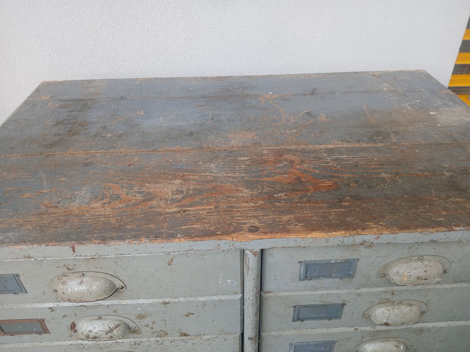 Cassettiere: Meuble  ancien en sapin 8  tiroirs en queue d' aigle  – Usato da Corcelles-Payerne venduto da evalyne 3