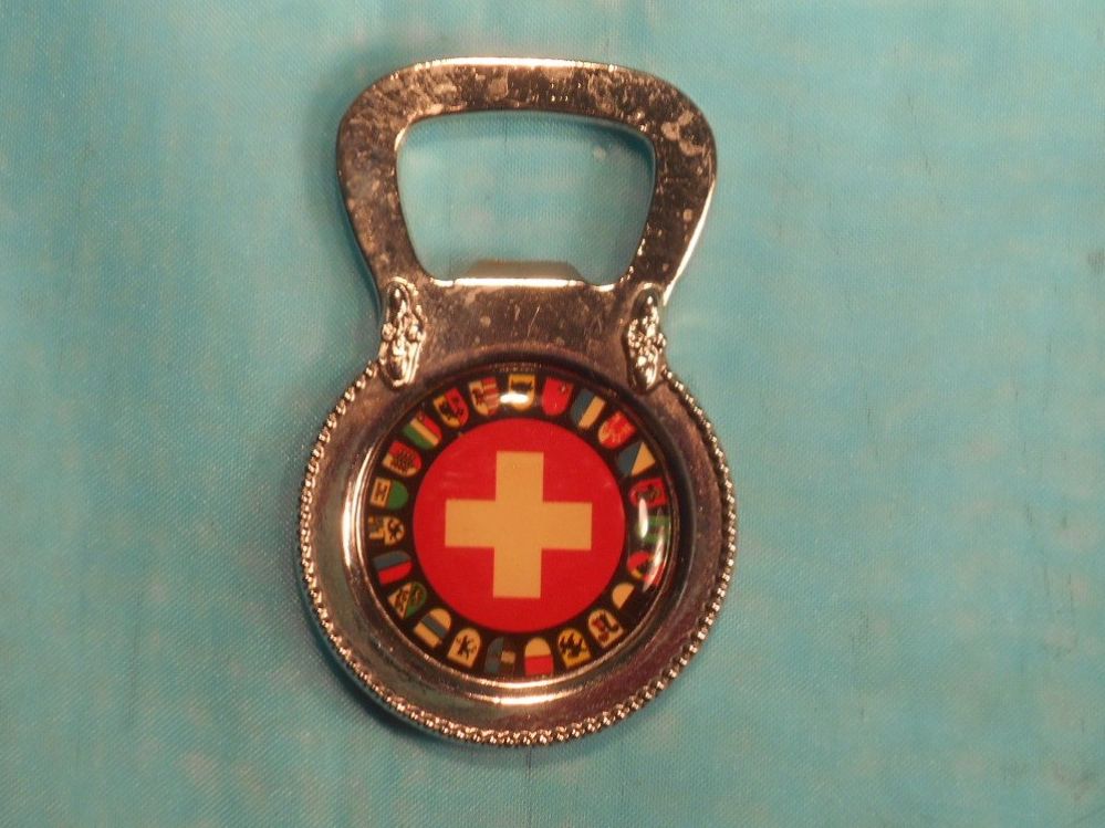 Apribottiglie & Tappi per chiusura: Schweizer Wappen Flaschenöffner  mit Magnet, Metall – Usato da Bellach venduto da JingleCherry