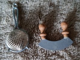 Wiegemesser mit Sieb von Bodo Hennig fürs Puppenhaus