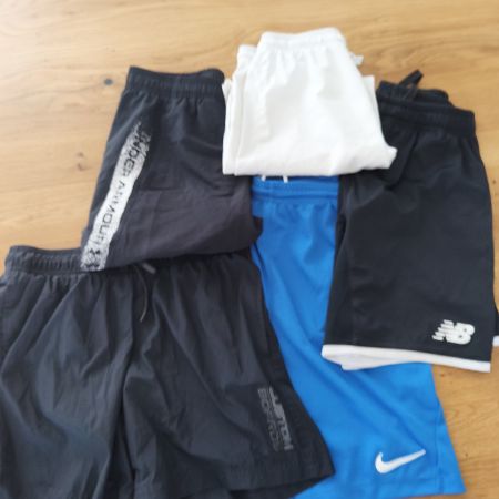 Sporthosen / Badehosen 4er-Set (146 und 158)