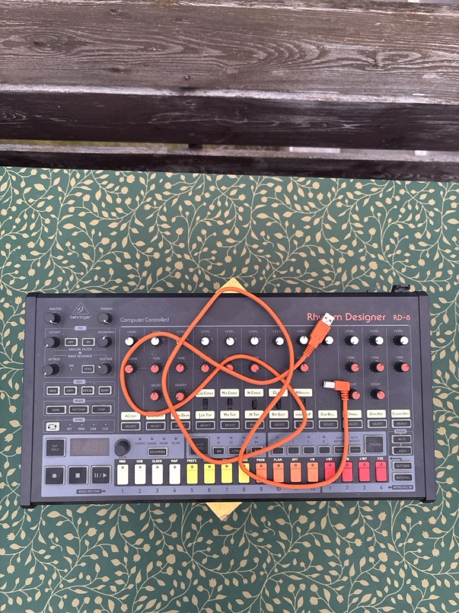Behringer Equalizer: Behringer Rhythm Designer RD-8 Drummachine – Gebraucht aus Rorschach von Richie88