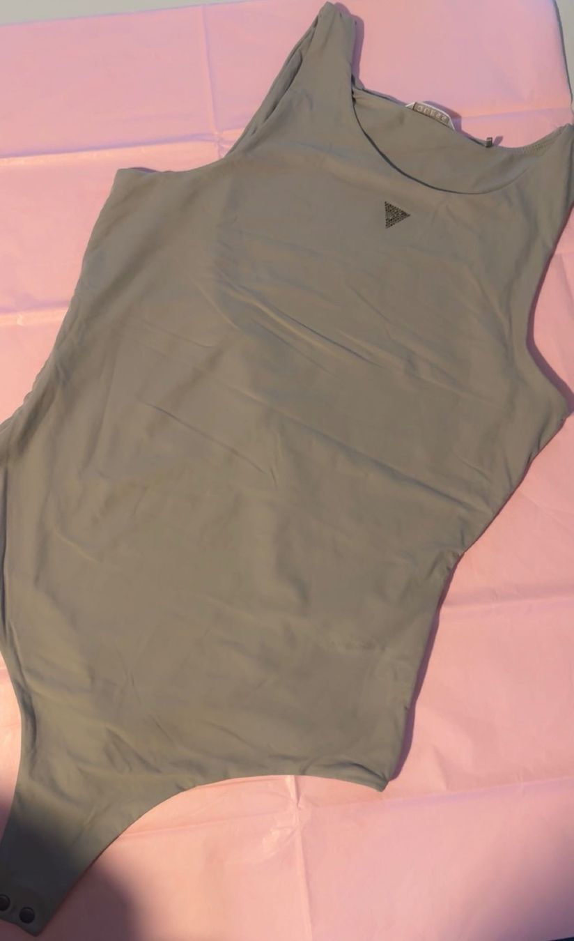 Guess Top: Guess Body - figurbetonter Hingucker Grösse S – Nuovo e nell'imballaggio originale da Emmen venduto da t_a_n88x 1