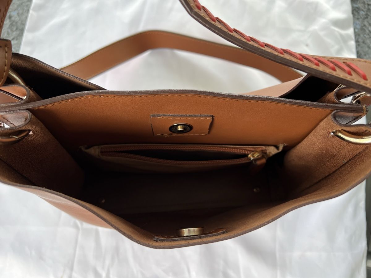 Taschen für Damen: Elegante Schultertasche - Hotic - Braun – Gebraucht aus Freidorf TG von Iris1970 2