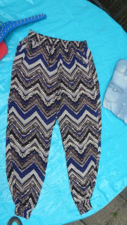 Luftige Sommerhose Gr S  Bund 35cm mit Gummizug