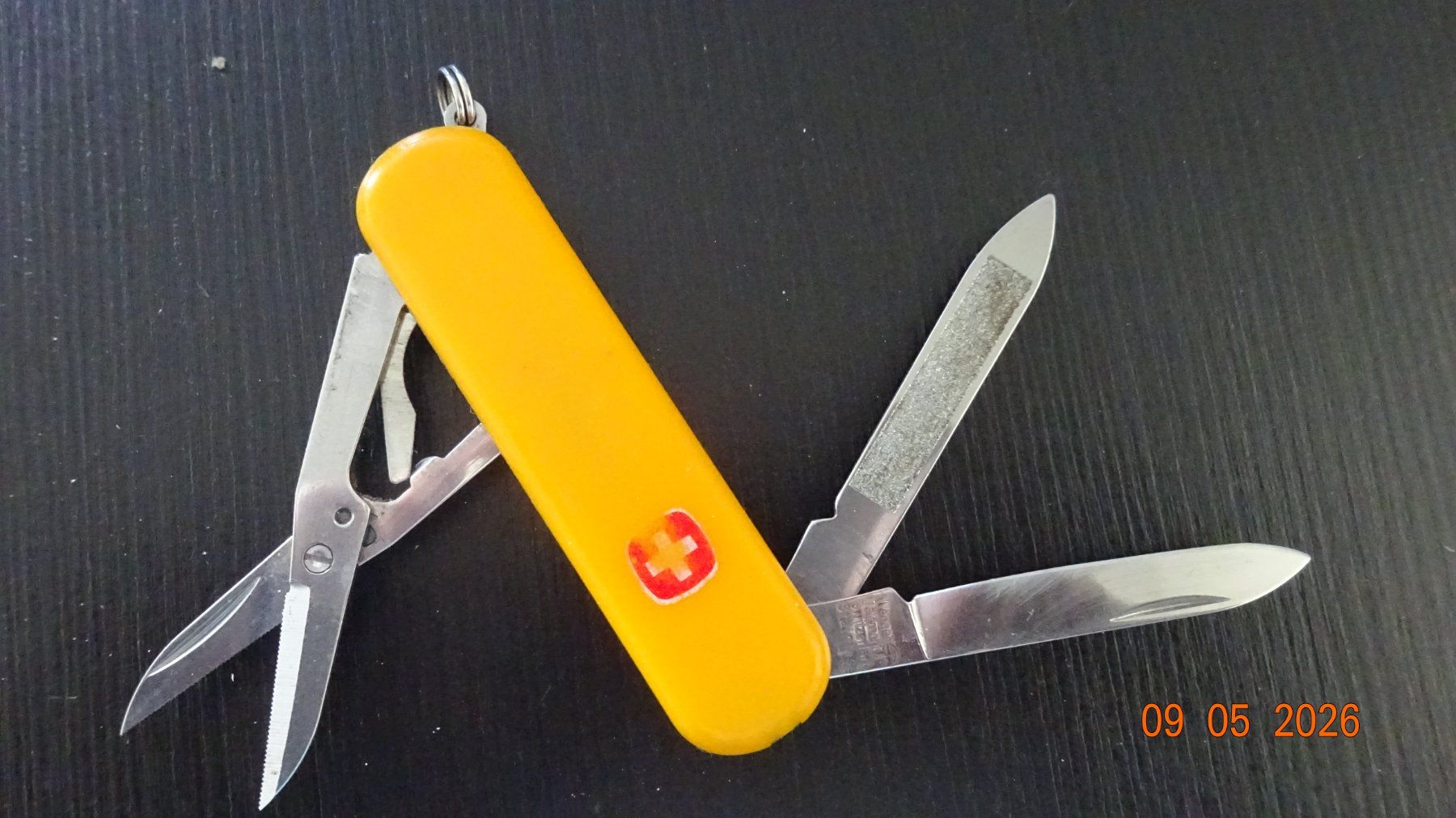 Wenger Coltelli tascabile: Wenger couteau de poche avec ciseaux orange – Usato da Bassecourt venduto da maxibog 2