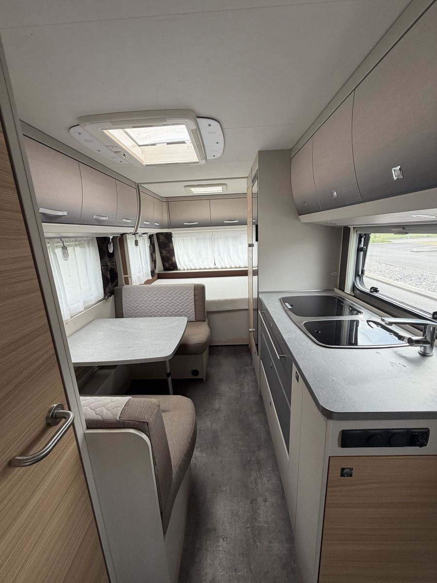 Dethleffs Véhicules de camping: Dethleffs Generation 515 QSK Wohnwagen – D'occasion à Ried-Brig par inf_k7jw 9