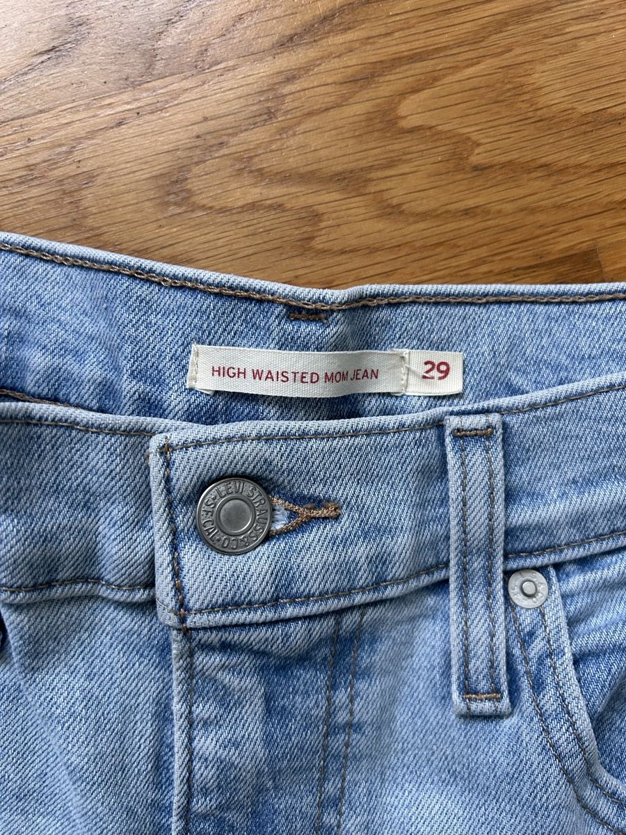 Levi's Jeans: Levis Mom Jeans, High Waist, Grösse 29, hellblau – Usato da Mels venduto da jas_7bjl 2