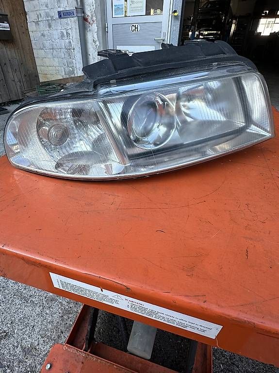 Fari: AUDI A4 b5 schweinwerfer  – Usato da Oetwil am See venduto da CarParts 1
