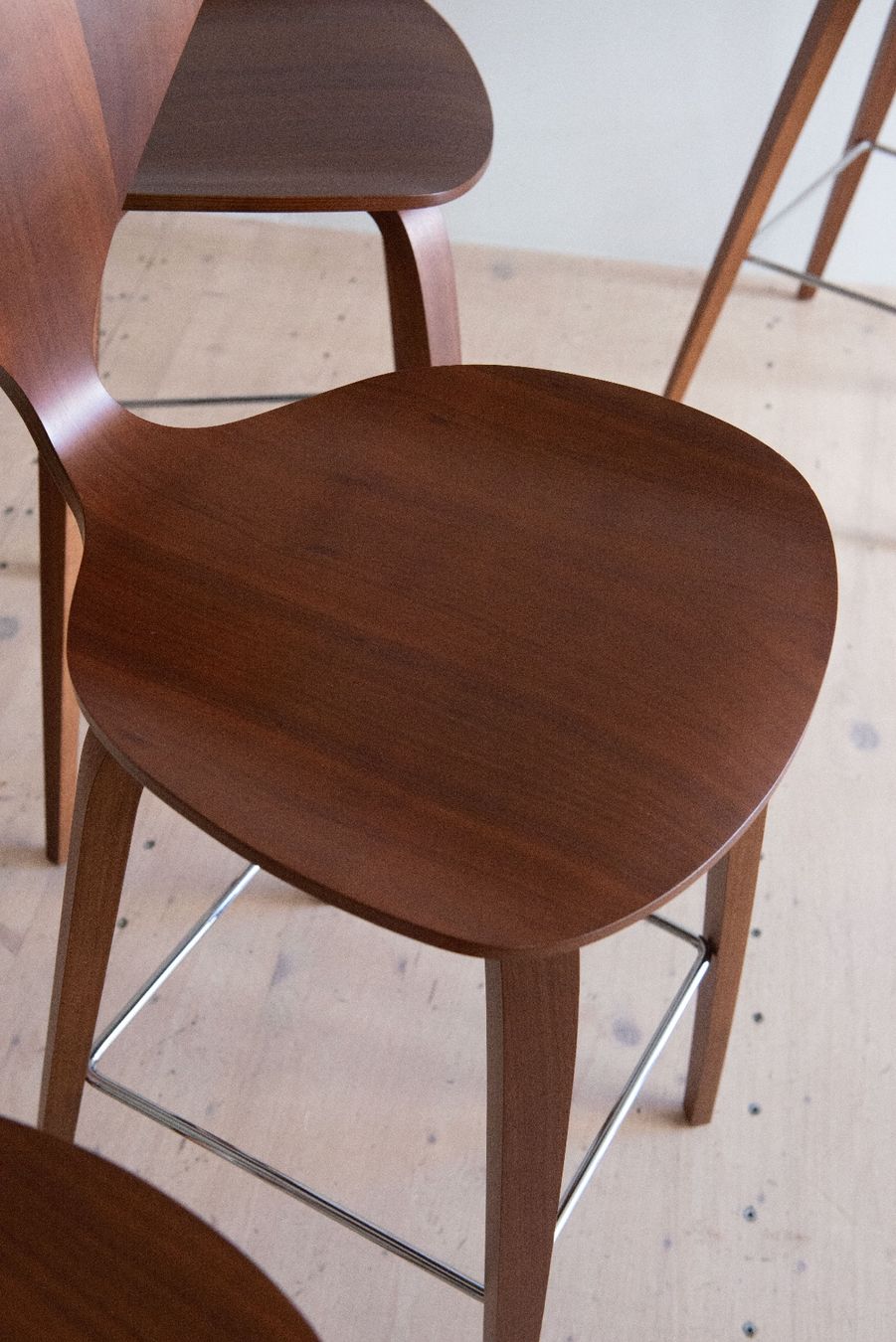 Stühle: Set of 4 Norman Cherner Bar Stools Walnut – Gebraucht aus Zürich von heydaymoebel 9