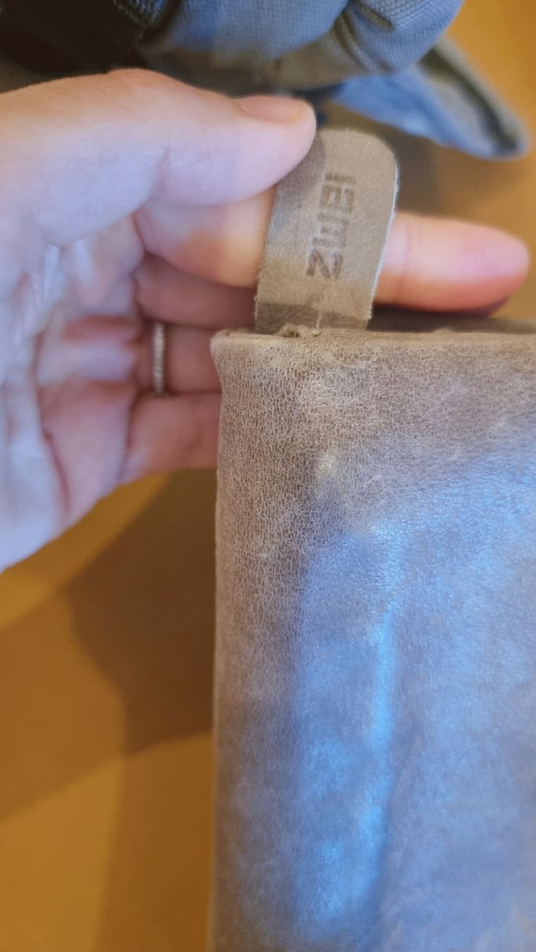 Borse da donna: Pochette ZWEI en cuir gris clair - Élégance discrète – Usato da Vevey venduto da fer3ica 6