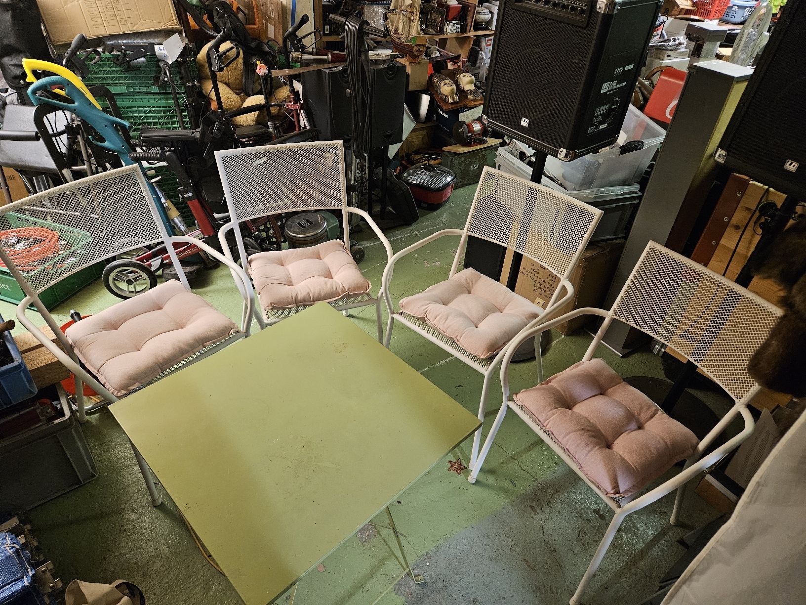 Set di tavolo e panche: Gartenset Tisch mit 4 Stühlen – Usato da Rorschach venduto da TimelessTrading