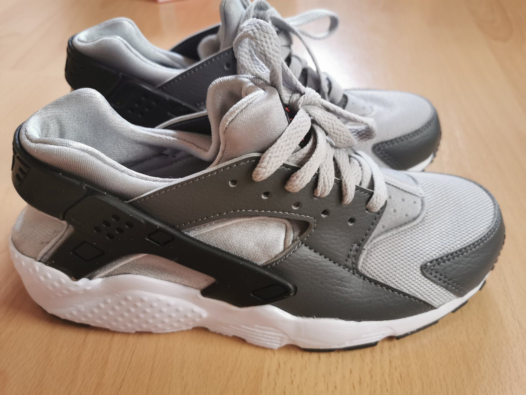 Nike Scarpe per ragazzi: Nike Schuhe Gr. 38.5 – Usato da Oberkulm venduto da Preneur 1