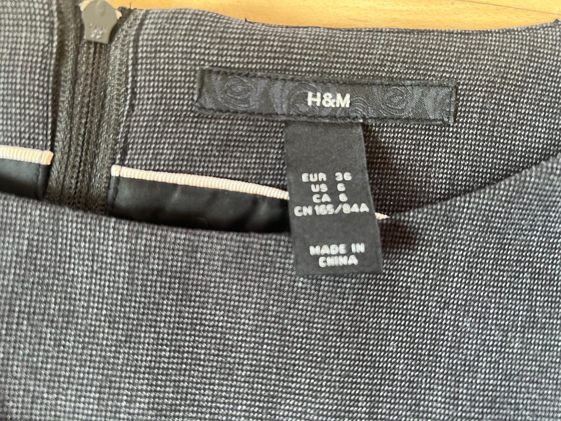 H&M Kleider: H&M Etuikleid, Gr. 36, Grau/meliert – Neu und originalverpackt aus Worb von farben20zauber 6