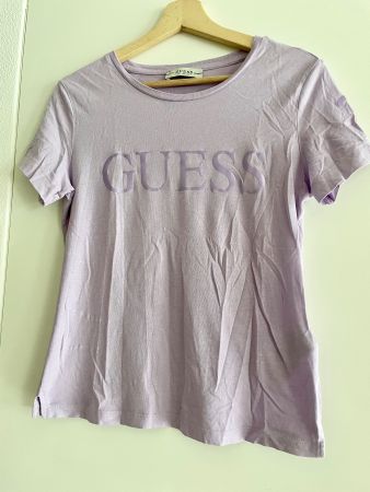 Schönes T-Shirt von GUESS