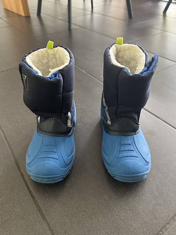 Chaussures garçon: Winterstiefel, Winterschuhe 26 – D'occasion à Jona par Betty010