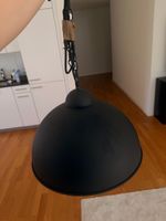 Schwarze Decklampe