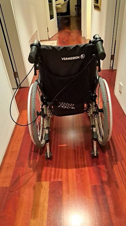 Sedie a rotelle: Vermeiren Rollstuhl mit Antriebsmotor – Usato da Meggen venduto da Iris_Busink 2
