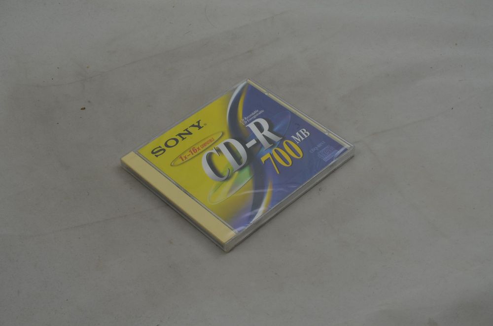 CD & DVD vergini: Sony CD-Rohling 700 MB (Sealed) – Nuovo e nell'imballaggio originale da Baden venduto da SellAndBuyX