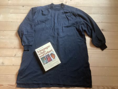 Schwarzes Long-Shirt: Umstands-Oberteil langärmlig