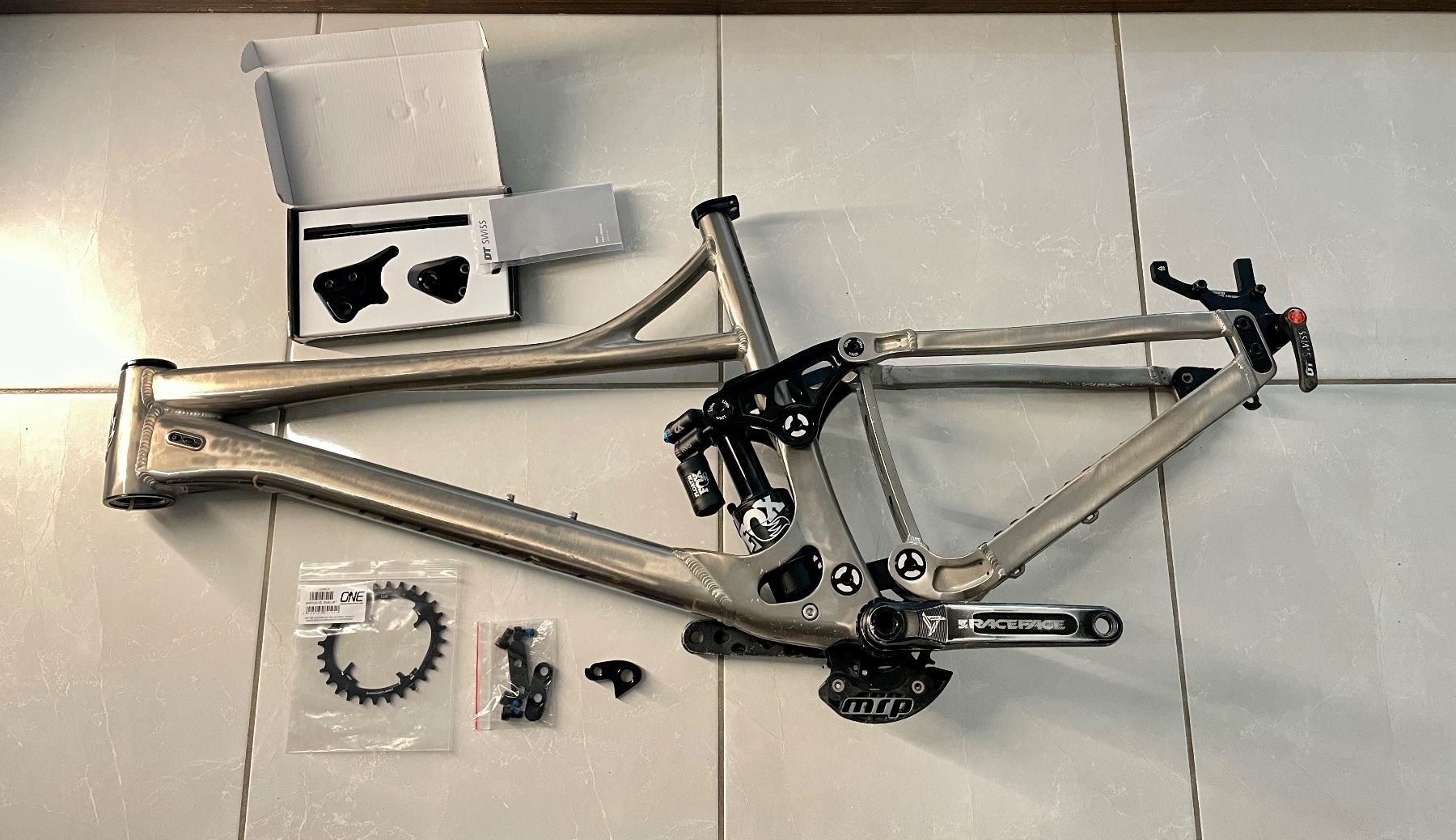 Biciclette: BANSHEE Rune V3.2 Frame / raw, Grösse L mit Race Face Kurbel – Usato da Ebikon venduto da Oobiwankenobi 2