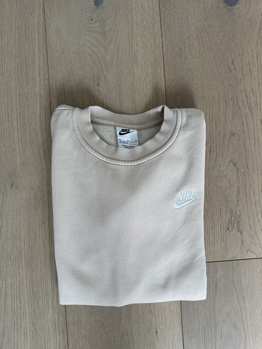 Nike Maglioni & Felpe: Kinder Pullover Nike Sweatshirt beige Gr. M (137-146) – Usato da Brunnen venduto da pepinof 1