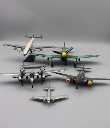 Kit di modellismo & Modellini statici: 5 Stück Flugzeugmodelle  Messerschmitt ,Lockheed P-38L – Usato da Bruettisellen venduto da Collector_Store