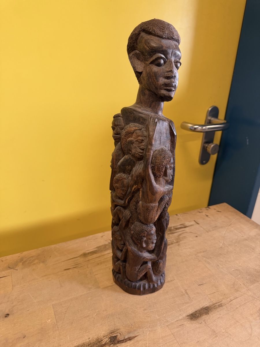 Skulpturen & Statuen: Afrikanische Holzskulptur, Kunsthandwerk, 39cm hoch – Gebraucht aus Strengelbach von RaenAntikDesign 1