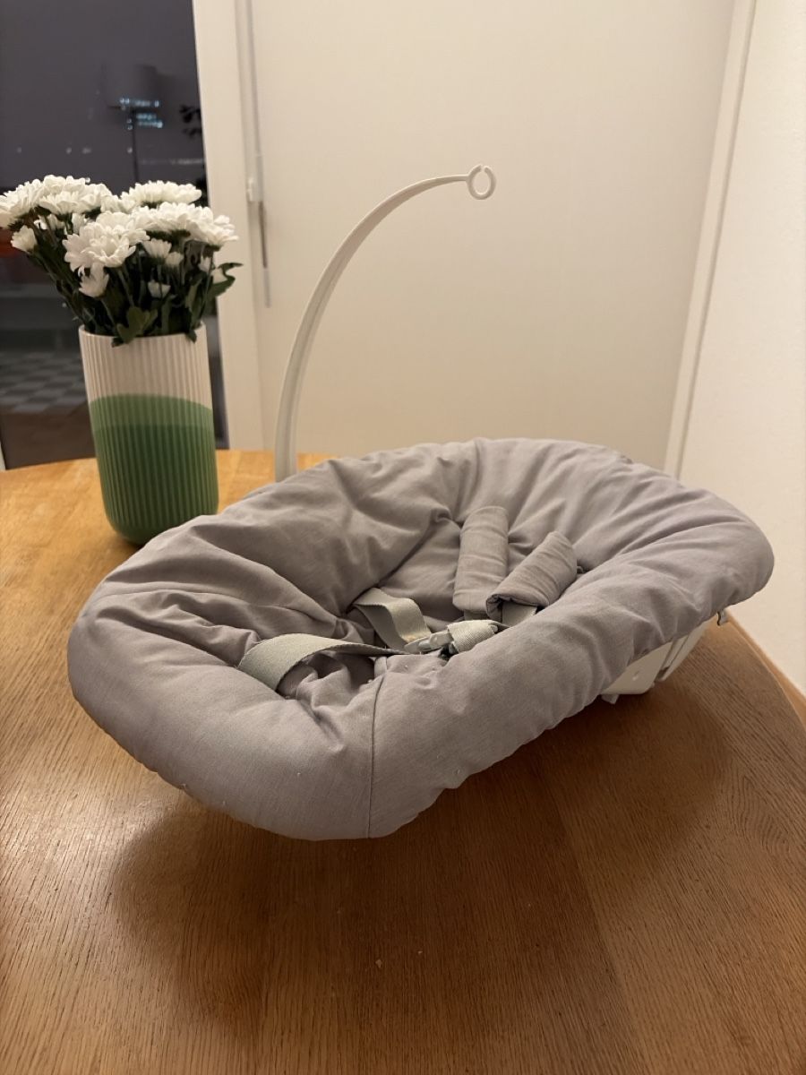Stokke Hochstühle: Tripp Trapp Newborn Aufsatz – Gebraucht aus Zürich von kit_r6lf 1