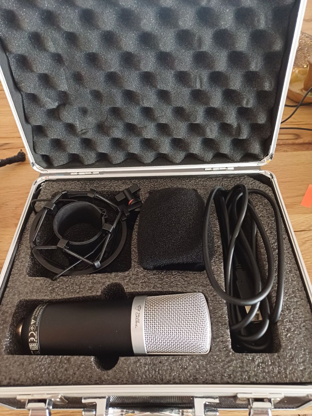 Microfoni: GXT 252 Emita Streaming Microphone – Usato da Luzern venduto da sev_s97z