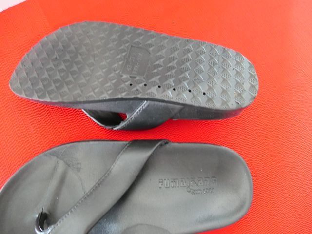 Scarpe da uomo: Flip-Flops Schwarz, sehr weiches Material – Usato da Ergisch venduto da Haemmerli59 1