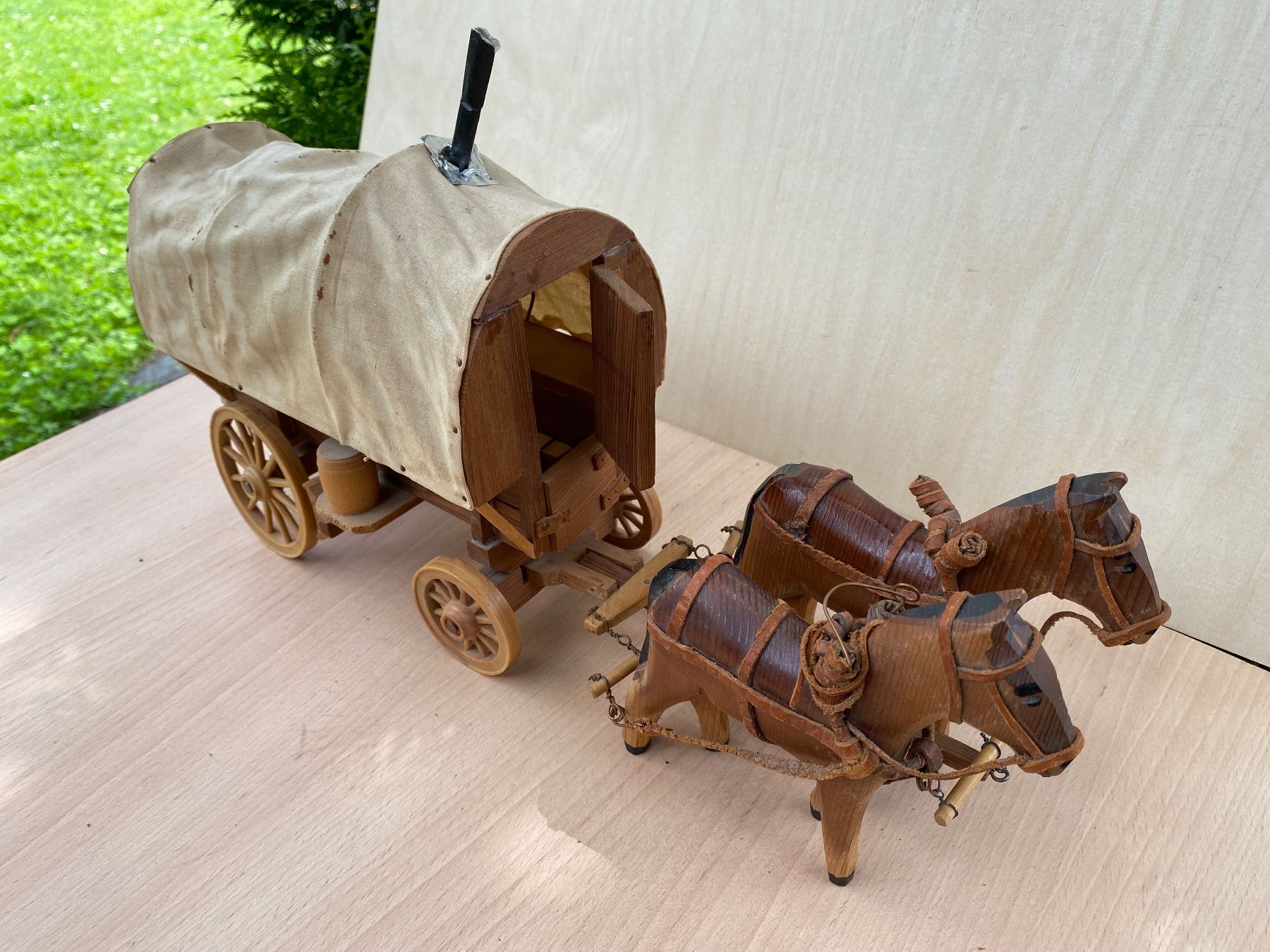Kutschen: schöner Western Planwagen mit 2 Holzpferden – Gebraucht aus Feldbach von Olive1 2