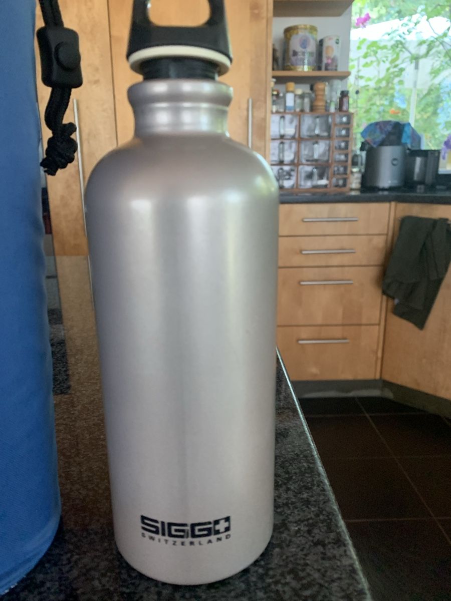 Sigg Gourdes & Thermos: Original SIGG Wasserflasche mit Isolierbeutel – D'occasion à Brugg AG par Simone92 3