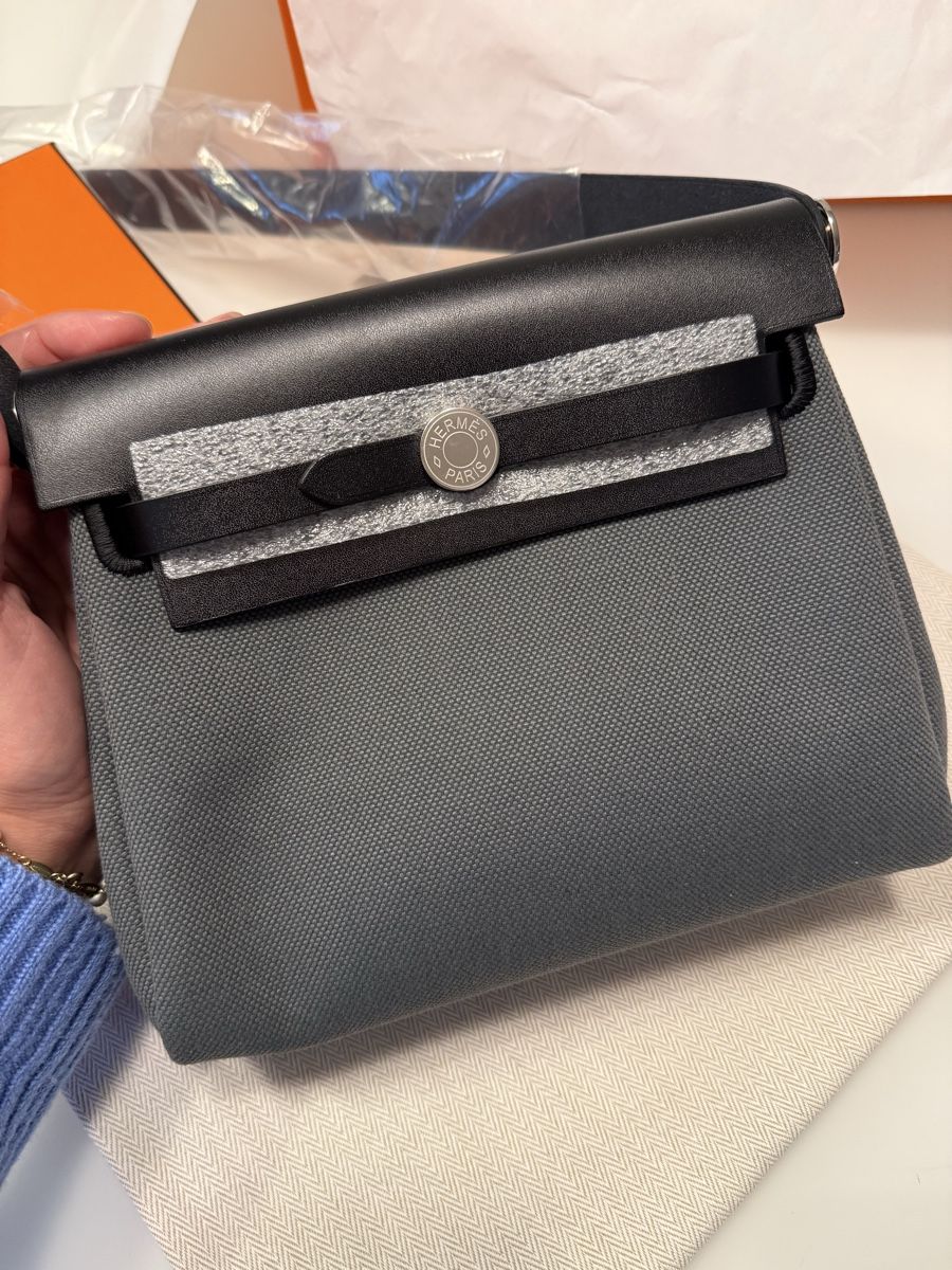 Hermès Borse: Hermes Herbag Mini 20 NEU vert mangrove noir  – Nuovo e nell'imballaggio originale da Wilen b. Wollerau venduto da Katjaisabelle 2