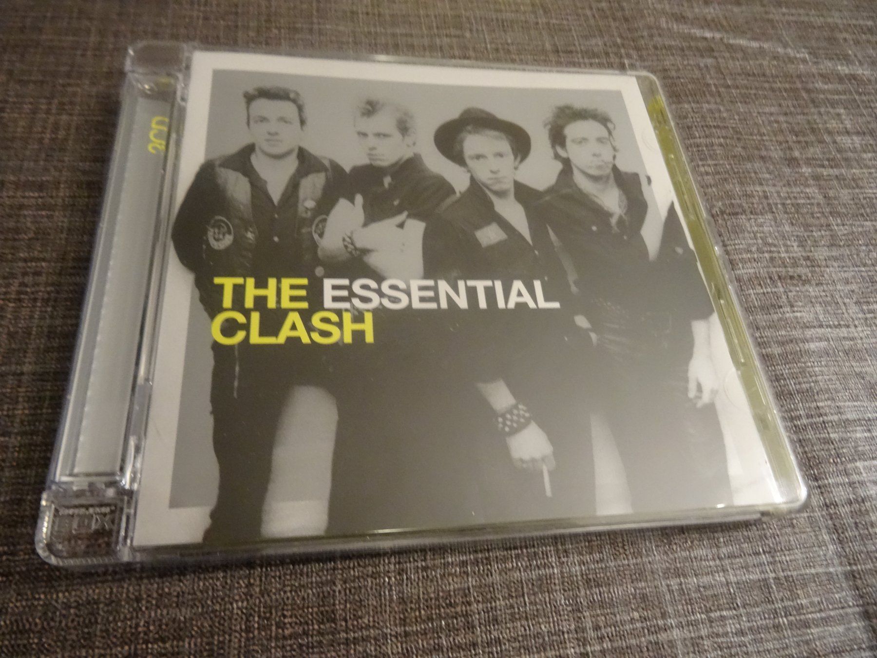 CD: The Clash - The Essential (Doppel-CD) – Usato da Olten venduto da Disc-Ausverkauf