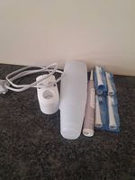 Gut erhaltene Oral B elektrische Zahnbürste Rosegold