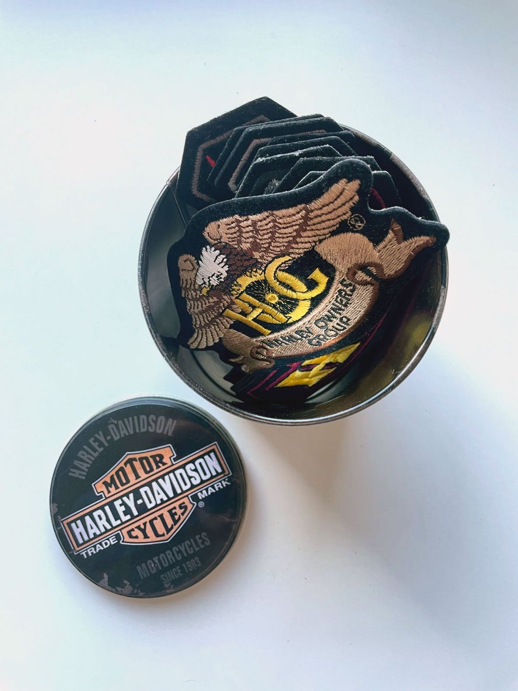 Harley-Davidson Toppe: Harley-Davidson H.O.G. Patches 1995–2002 + Eagle Patch Set – Nuovo (secondo la descrizione) da Niedergösgen venduto da horvart 2