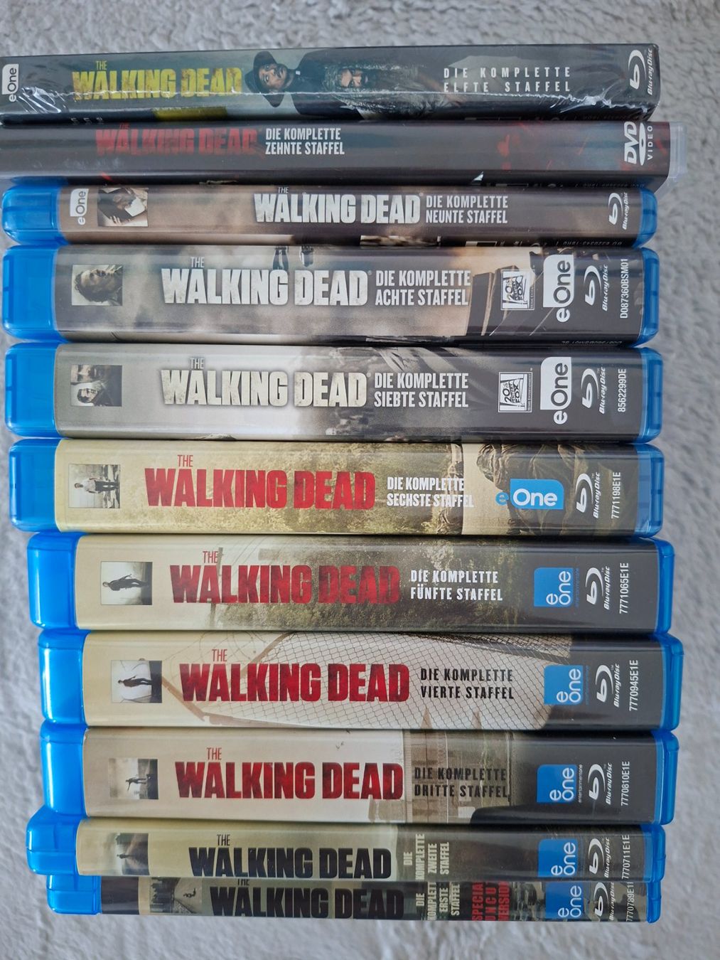 Tous les DVDs: THE WALKING DEAD STAFFEL 1 - 11 BR+DVD – D'occasion à Aesch BL par Burschi59 1