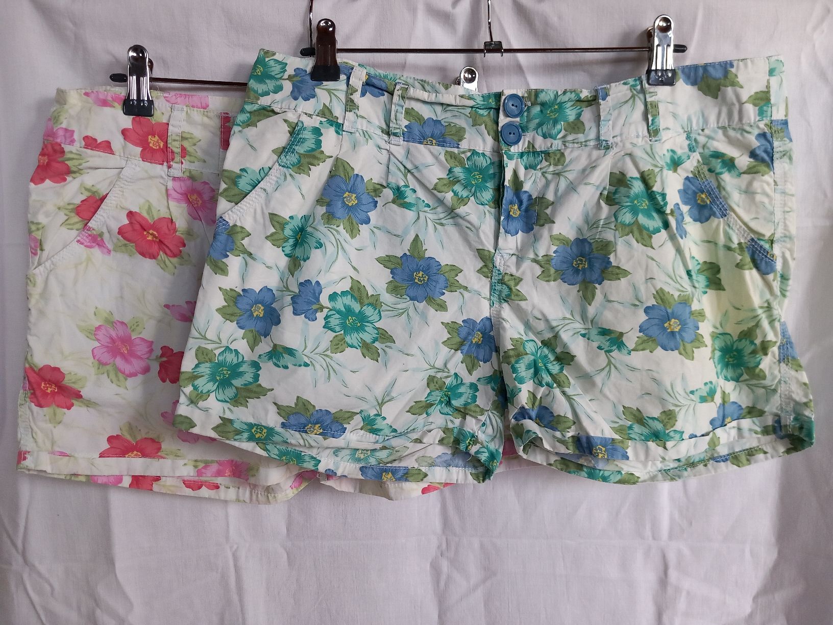 Pantaloni: Lot de 2 shorts fleuris Chicorée Taille M – Usato da Faoug venduto da per_kp6r