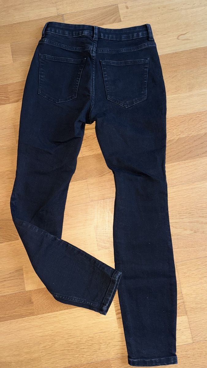 H&M Jeans: Jeans H&M, schwarz, 38 – Usato da Gümligen venduto da morticiaaddams 2