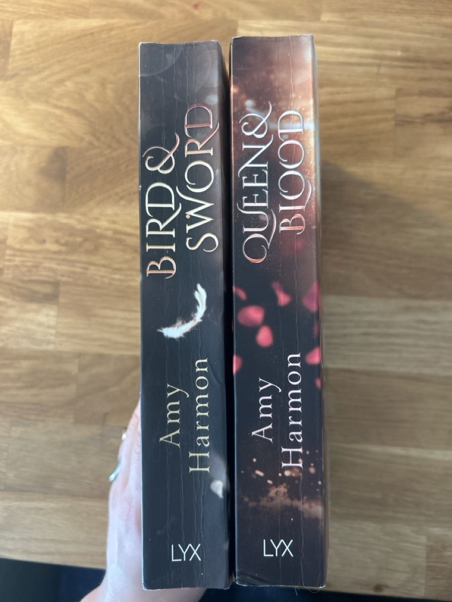 Bücher: Bird & Sword und Queen & Blood – Gebraucht aus Gelterkinden von ano_9tlr 1