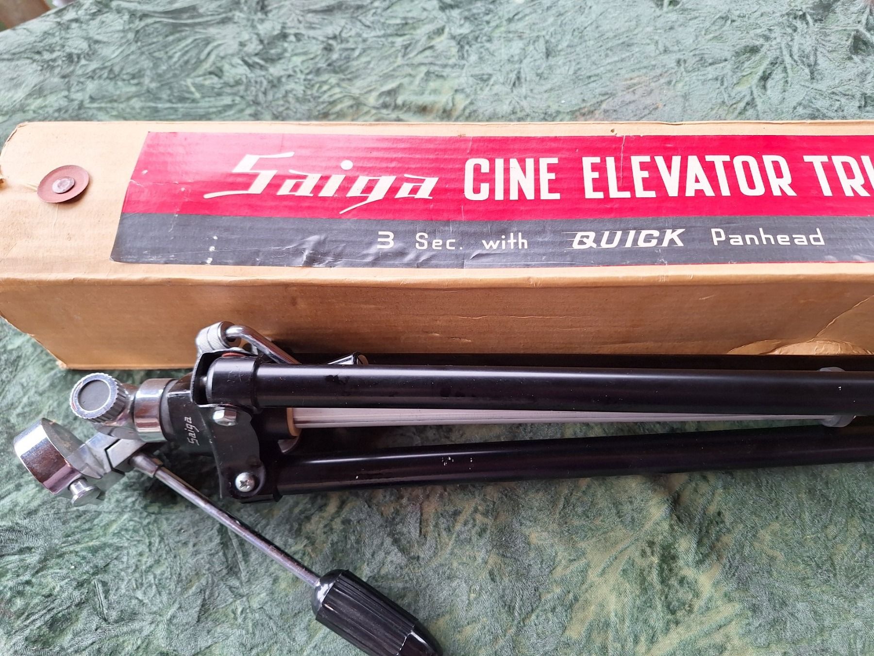 Stative & Köpfe: KAMERASTATIV - SAIGA CINE ELEVATOR TRIPOD – Gebraucht aus Huttwil von Kunterbuntli