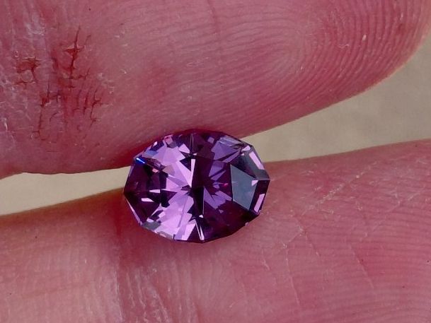 Pietre preziose: Mauve Spinel Ultra Cutting – Usato da Bévilard venduto da Yougems 1