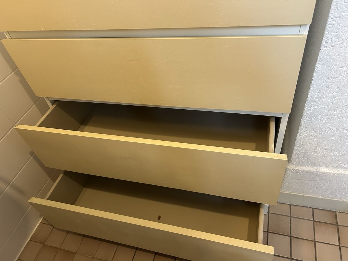 Ikea Cassettiere: Malm Kommode mit 4 Schubladen – Usato da Wallisellen venduto da Anja064 3