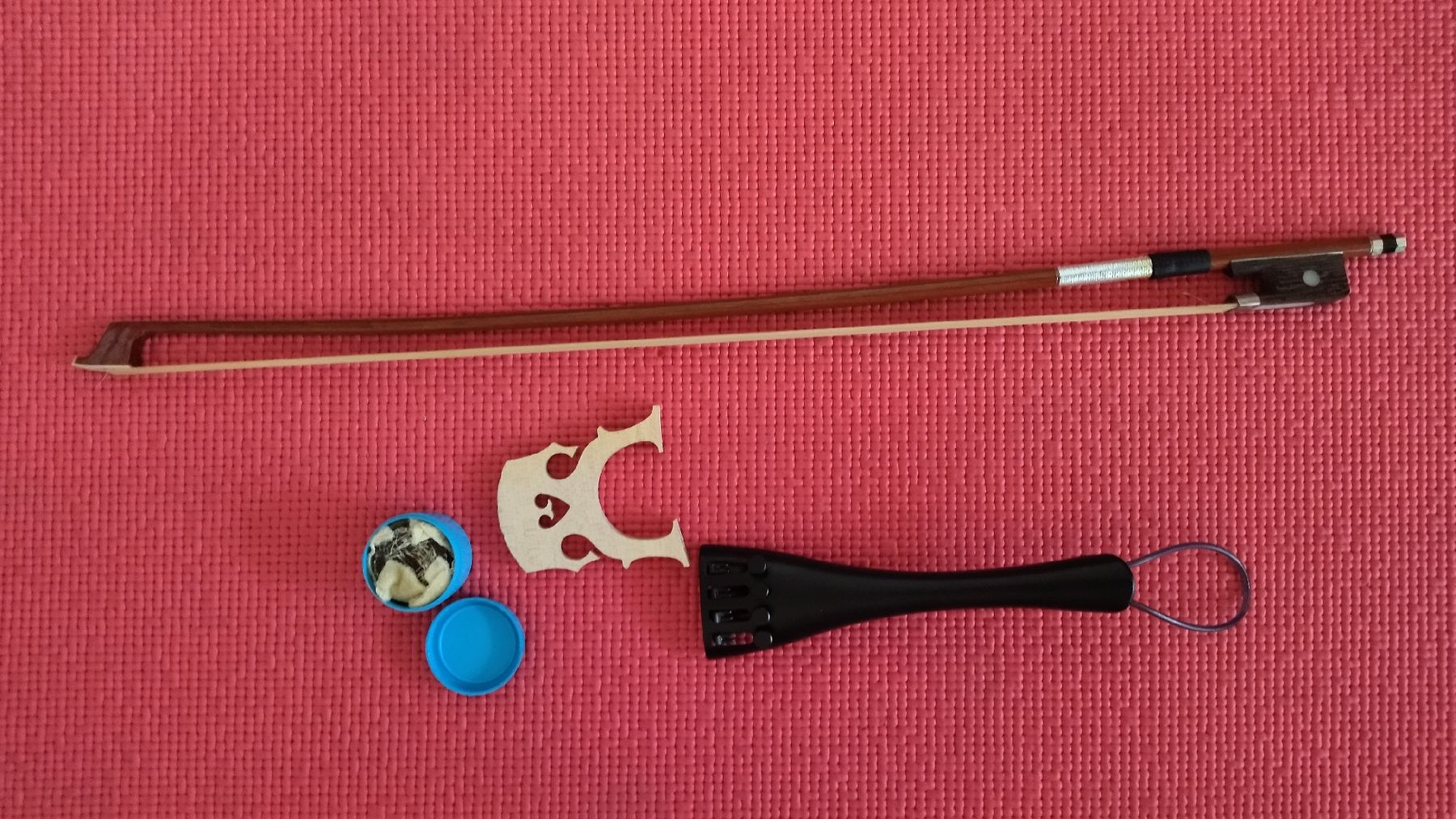 Musikinstrumente: Violoncello 1/2 Bogen, Teile Steg Saitenhalter g – Gebraucht aus Birsfelden von elcaballero_carmelo