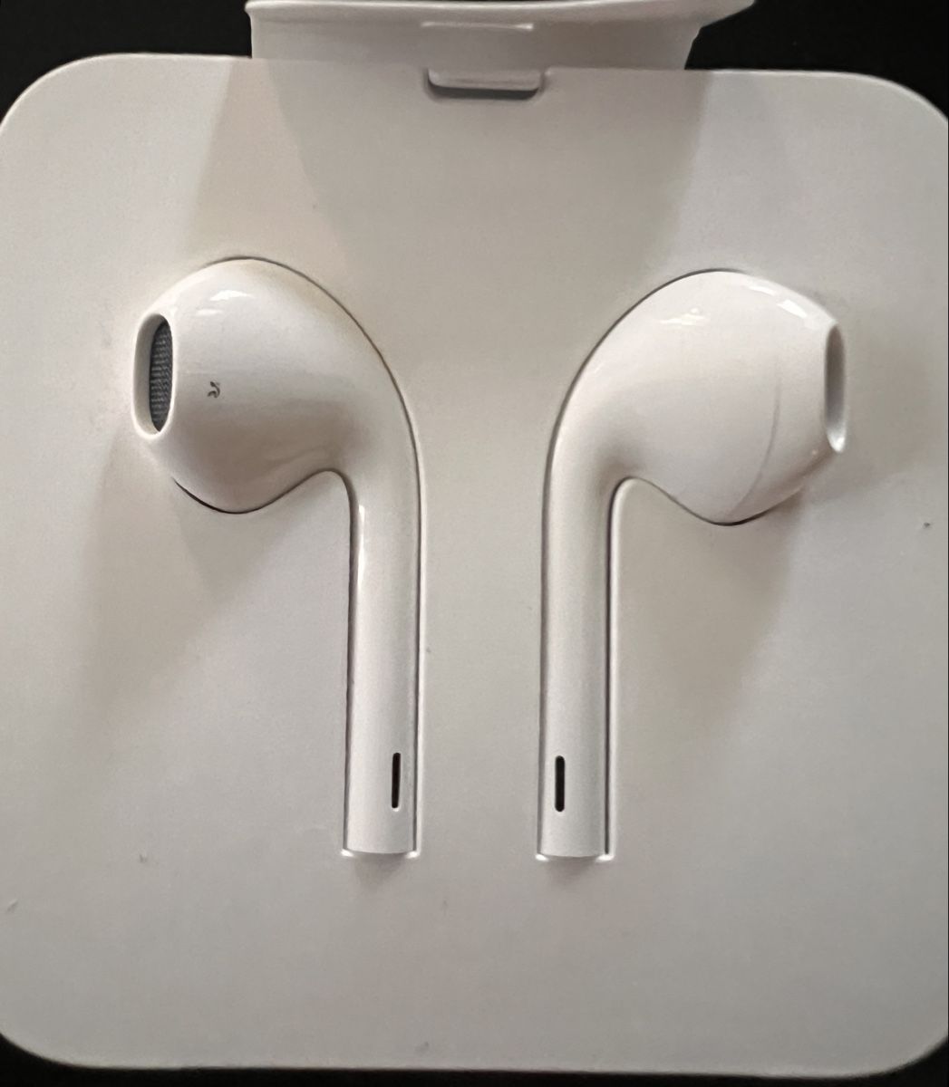 Apple Cuffie: Écouteurs earphone Apple + Lightning -> Jack 3.5mm – Nuovo (secondo la descrizione) da Grandson venduto da RioDeltaLima