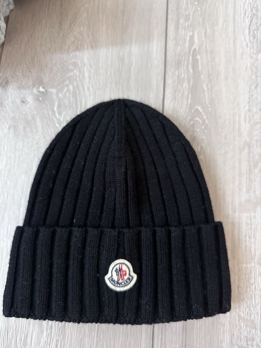 Moncler Copricapi, berretti & cappellini: Moncler Beanie schwarz gute Zustand – Usato da Zürich venduto da mar_5mvd 2