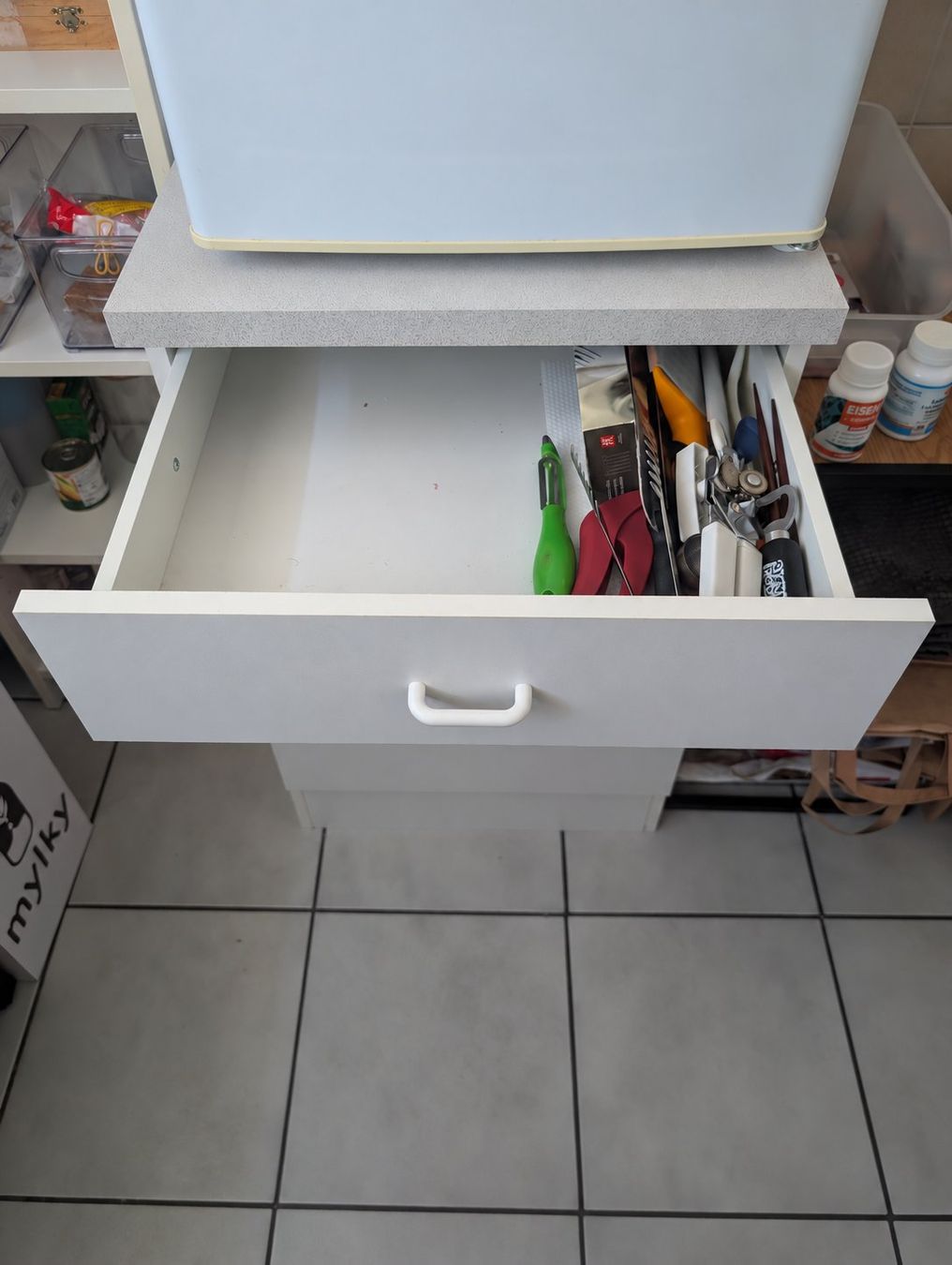 Schränke: kleiner Schrank mit einer Schublade – Gebraucht aus fällanden von dav_s7zg 2